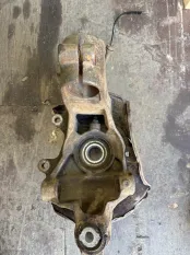 Кулак задний левый Land Rover Freelander II (2006-2014) 2013 LR001129 2.2 D 224DT