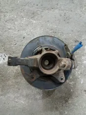 Кулак поворотный правый Land Rover Freelander I 1997-2006 2003 RUB000040