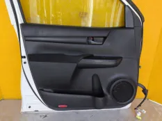 Обшивка двери передняя левая Toyota Hilux (2015-2021) 2021 676200KC90 ПИКАП 2.4 D 2GDFTV