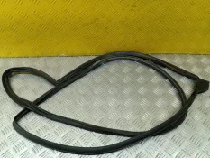 Уплотнительная резинка боковой двери Toyota Land Cruiser Prado 150 (2009-2023) 2012 6787260130 2.7 I 2TRFE
