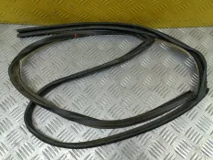 Уплотнитель стекла двери (бархотка) Toyota Land Cruiser (100) 1998-2007 2004 6815160032 ВНЕДОРОЖНИК 4.7 I 2UZFE