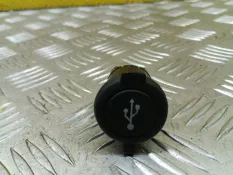 Разъем AUX / USB Nissan Pathfinder (R51M) 2004-2013 2010 280235X00A ВНЕДОРОЖНИК 2.5 D YD25DDTI