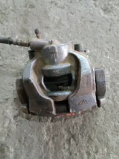 Суппорт передний правый Land Rover Freelander II (2006-2014) 2011 LR015386 2.2 D 224DT