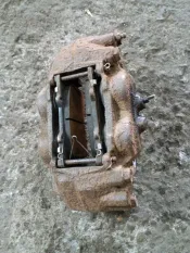 Суппорт передний левый Toyota Land Cruiser Prado 120 (2002-2009) 2008 4775060261 ВНЕДОРОЖНИК 4.0 I 1GRFE