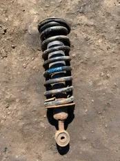 Амортизатор передний Nissan Pathfinder (R51M) 2004-2013 2010 561005X01A 2.5 D YD25DDTI