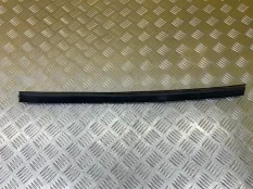 Уплотнитель стекла двери (бархотка) Chrysler 300C (2004-2011) 2004 5065326AB 3.5 I EGG