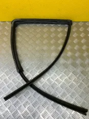 Уплотнитель стекла двери (бархотка) Nissan Pathfinder (R51M) 2004-2013 2010 82331EB300 2.5 D YD25DDTI