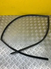 Уплотнитель стекла двери (бархотка) Toyota Land Cruiser Prado 150 (2009-2023) 2013 6815160070 ВНЕДОРОЖНИК 3.0 D 1KDFTV