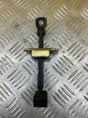 Ограничитель открывания двери Mitsubishi L200 (2006-2015) 2006 MR959623 ПИКАП 2.5 D 4D56