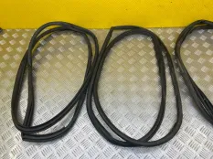Уплотнитель Toyota Hilux (2015-2021) 2017 623110K141 ПИКАП 2.4 D 2GDFTV