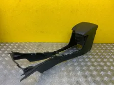 Подлокотник Toyota Hilux (2015-2021) 2022 58810KK130 ПИКАП 2.4 D 2GDFTV