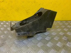 Кронштейн Nissan Cabstar 2016 95121MB40A ГРУЗОВОЙ 2.5 D YD25DDTI