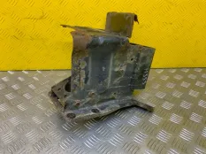 Кронштейн Nissan Cabstar 2016 95120MB40A ГРУЗОВОЙ 2.5 D YD25DDTI