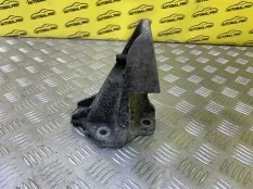 Кронштейн двигателя Land Rover Discovery V (2016-н.в.) 2018 LR033184 3.0 D 30DDTX