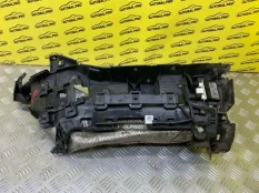 Кронштейн заднего бампера правый Land Rover Discovery V (2016-н.в.) 2018 KY3217A881AA 3.0 D 30DDTX