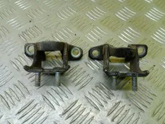 Петля двери Mitsubishi L200 (2006-2015) 2013 5732A027 ПИКАП 2.5 D 4D56