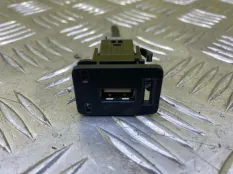 Разъем AUX / USB Fiat Fullback 2015 - 2020 2016 6000610107 ПИКАП 2.4 D 4N15