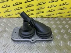 Чехол рычага КПП Toyota Hilux (2005-2015) 2013 582800K210 ПИКАП 2.5 D 2KDFTV