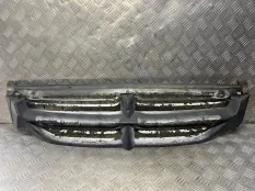 Решетка радиатора Chrysler Voyager III 1995-2001 1998 04576955