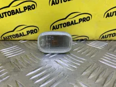 Повторитель поворота в крыло Toyota Hilux (2005-2015) 2008 8173102060 ПИКАП 3.0 D 1KDFTV