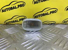 Повторитель поворота в крыло Toyota Hilux (2005-2015) 2008 8173102060 ПИКАП 3.0 D 1KDFTV