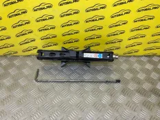 Домкрат Toyota Hilux (2005-2015) 2008 51883060 ПИКАП 3.0 D 1KDFTV