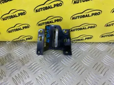 Крюк замка капота Volvo XC60 II (2017-н.в) 2021 32219337 2.0 D D420T8, правый