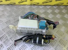 Блок предохранителей Toyota Hilux (2005-2015) 2005 827300K060 ПИКАП 3.0 D 1KDFTV