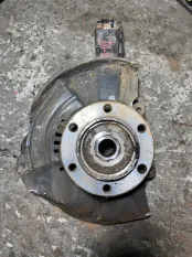 Кулак поворотный левый Toyota Hilux (2005-2015) 2015 3.0 D 1KDFTV