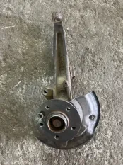 Кулак поворотный правый Volkswagen Amarok (2010-2016) 2010 2H0407258D ПИКАП 2.0 D CDBA