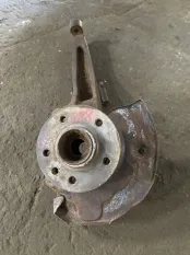 Кулак поворотный левый Volkswagen Amarok (2010-2016) 2012 2H0407257E 2.0 D CDCA