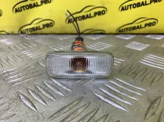 Повторитель поворота в крыло Dodge Caliber I (2006-2012) 2006 04806224AE 2.0 D ECD