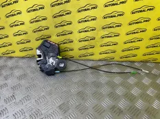 Замок двери задней левой Toyota Hilux (2005-2015) 2012 690600K040 ПИКАП 2.5 D 2KDFTV