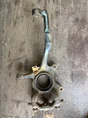Кулак поворотный правый Toyota Hilux (2005-2015) 2010 432110K030