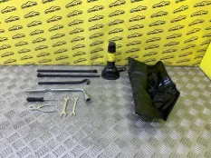 Набор инструментов штатный Toyota Hilux (2005-2015) 2012 091110K081 ПИКАП 2.5 D 2KDFTV