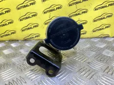 Бачок гидроусилителя Toyota Hilux (2005-2015) 2012 443600K021 ПИКАП 2.5 D 2KDFTV