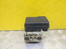 Блок ABS Toyota Hilux (2005-2015) 2010 4451071030