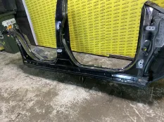 Порог правый Toyota Rav 4 (XA50) (2018-н.в.) 2025 613110R090 2.0 I