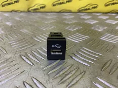 Разъем AUX / USB Toyota Rav 4 (XA50) (2018-н.в.) 2025 8619034010 2.0 I
