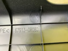 Накладка на порог внутренняя передняя правая Toyota Rav 4 (XA50) (2018-н.в.) 2025 679130R080 2.0 I