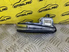 Повторитель поворота в зеркало Toyota Rav 4 (XA50) (2018-н.в.) 2025 8173058010 2.0 I, правый