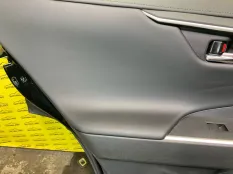 Обшивка двери задняя левая Toyota Rav 4 (XA50) (2018-н.в.) 2025 676400R220C3 2.0 I