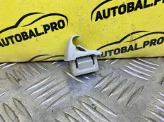 Крепление (крючок) солнцезащитного козырька Mitsubishi L200 (2015-2022) 2015 MR656957 ПИКАП 2.4 D 4N15