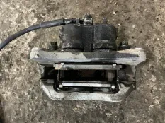 Суппорт передний правый Mitsubishi L200 (2015-2022) 2019 4605C072 ПИКАП 2.4 D 4N15