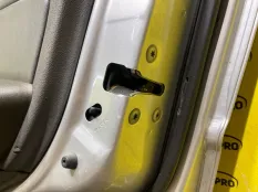 Замок двери задней правой Nissan Pathfinder (R51M) 2004-2013 2005 82500EB300 2.5 D YD25DDTI