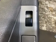 Кнопка стеклоподъемника заднего левого Nissan Pathfinder (R51M) 2004-2013 2005 25411EA00A 2.5 D YD25DDTI