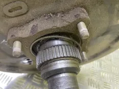 Полуось моста Toyota Hilux (2015-2021) 42311KK040