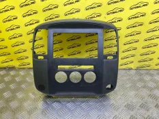 Рамка под магнитолу Nissan Navara (D40) 2004-2015 2011 682615X00A ПИКАП 2.5 D YD25DDTI
