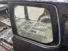 Стекло кузовное боковое левое Toyota Land Cruiser 200 (2008-2021) 2008 6272060B30 ВНЕДОРОЖНИК 4.5 D 1VDFTV