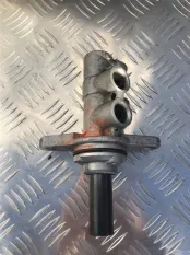 Цилиндр тормозной главный Toyota Rav 4 (XA30) (2005-2014) 2009